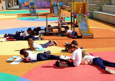 Protegido: 4° Primaria – Arts & Crafts: Kids drawing outdoors What a great day!