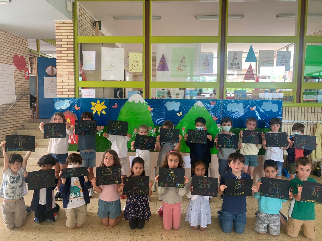 Protegido: 1º EP Arts & Crafts:  The students have made some butterflies using sticks and colors