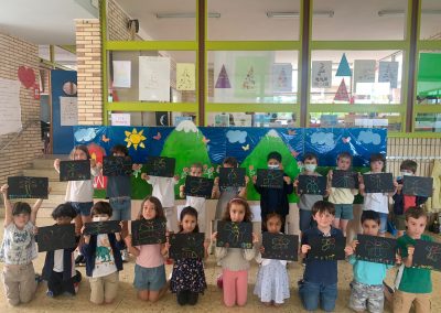 Protegido: 1º EP Arts & Crafts:  The students have made some butterflies using sticks and colors