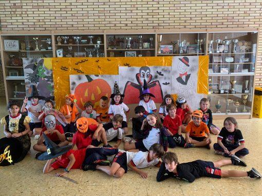 Protegido: Drama 3° EP – Vampires, pumpkins, skeletons. Dont’t miss our Halloween coreography!!!!